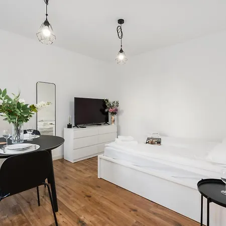 Old Market By Renters