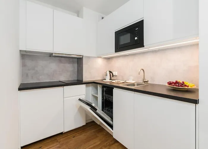 Old Market By Renters Познань